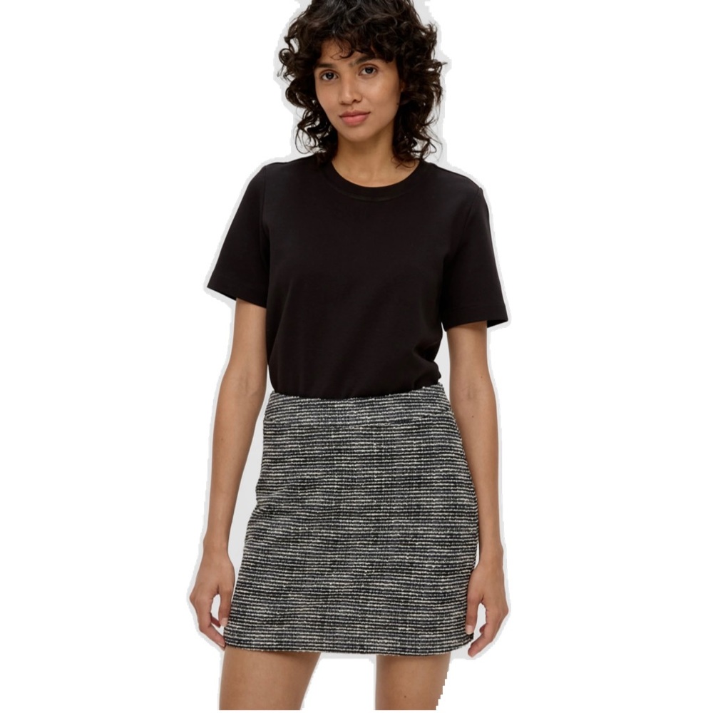 LOFT BY ANN TYLOR  BLACK AND WHITE STRIPED SKIRT IN SIZE MEDIUM